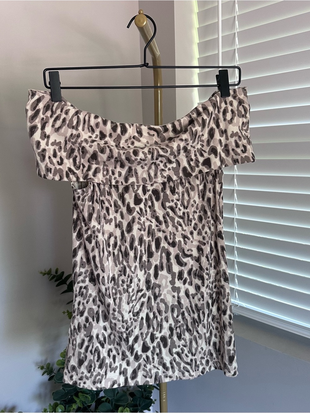 Off-Shoulder Leopard Print Top - Picture 3 of 8